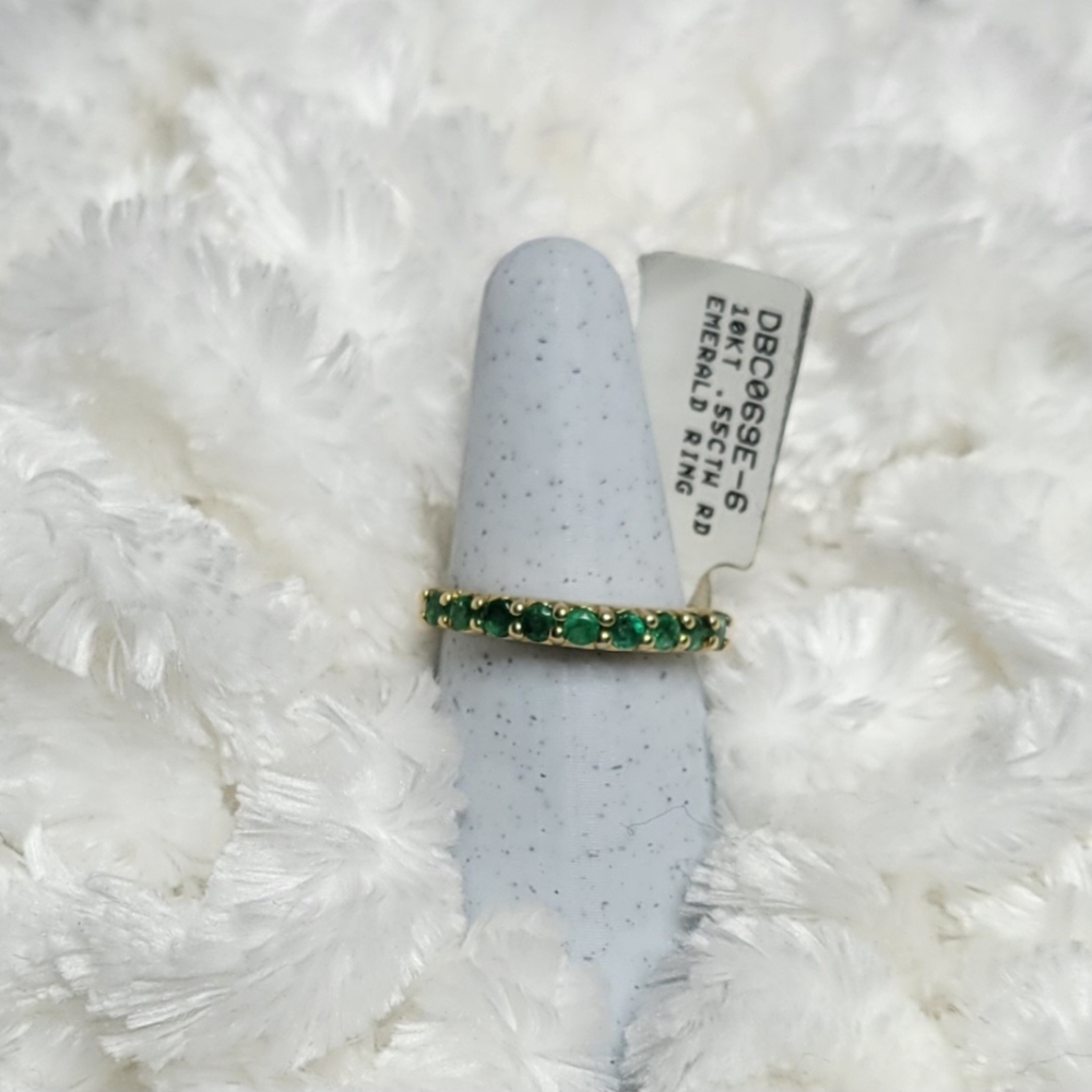 Elegant 10K Yellow Gold Emerald Ring
